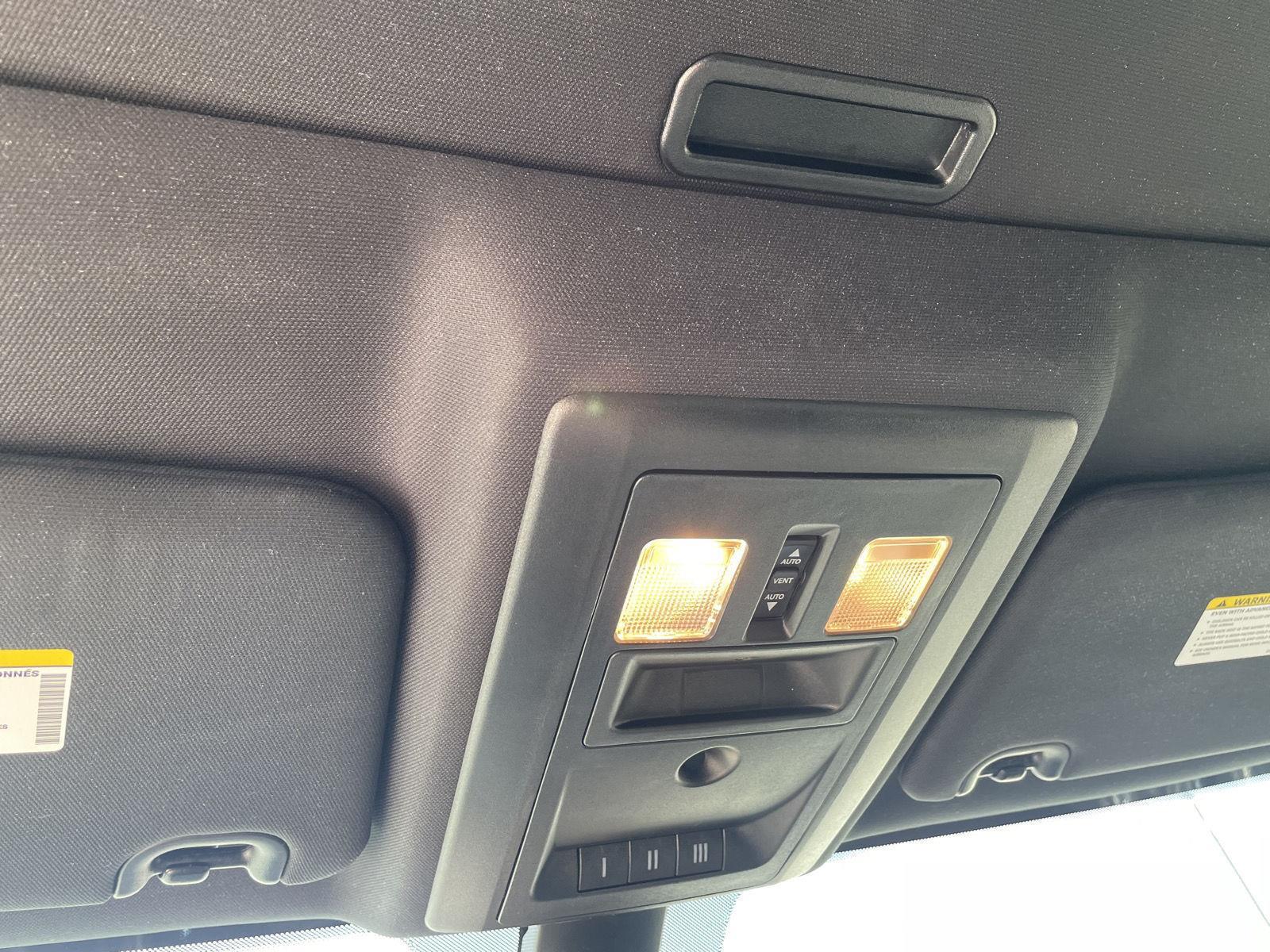 Vehicle photo 17