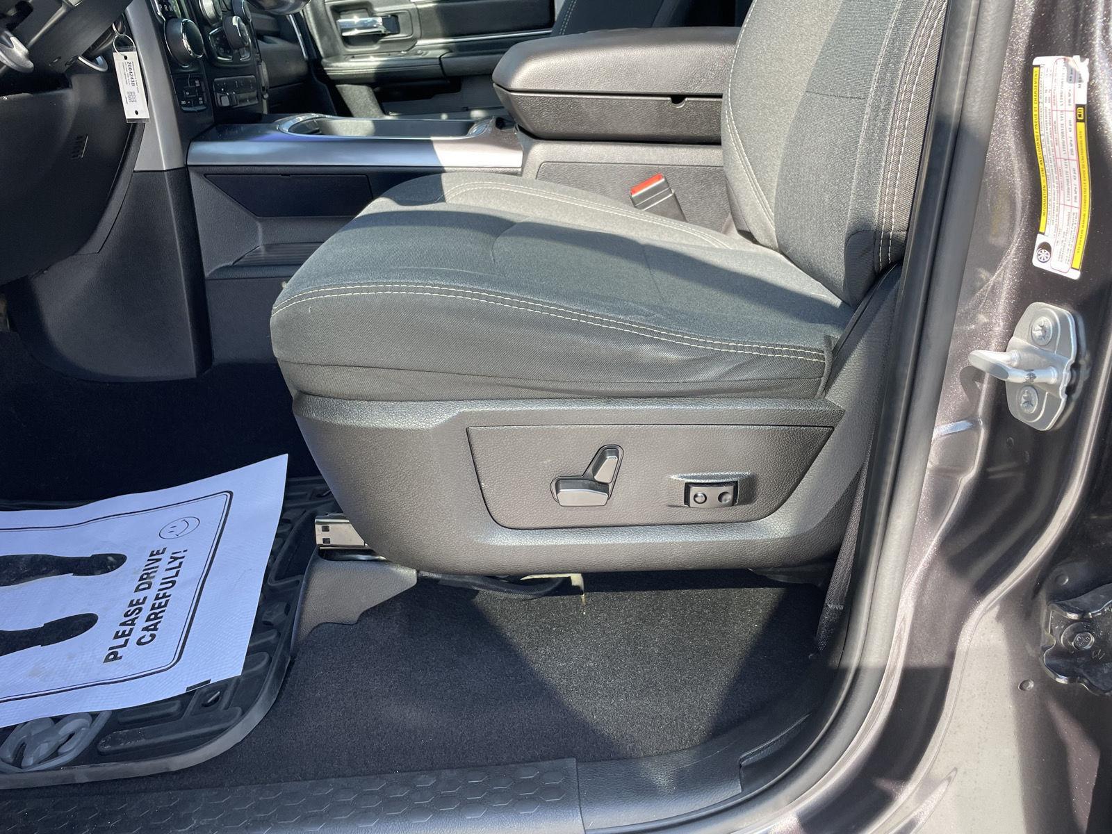 Vehicle photo 18