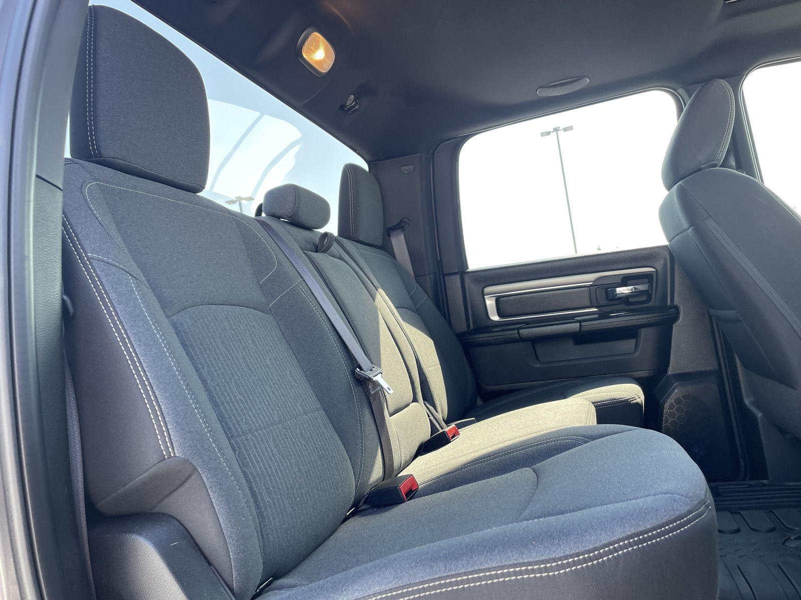 Vehicle photo 20
