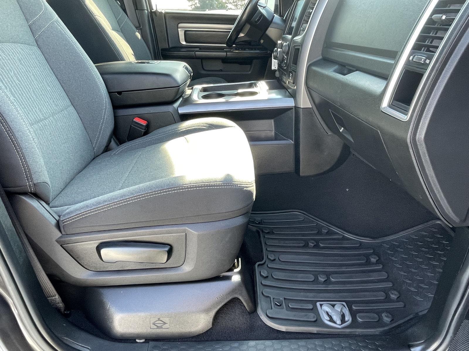Vehicle photo 21