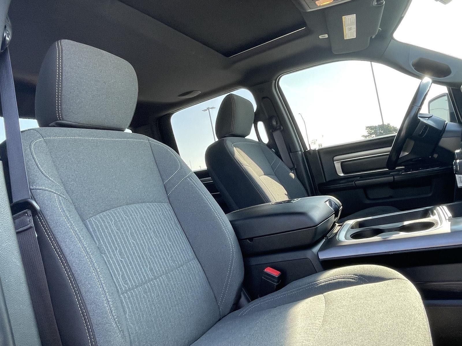 Vehicle photo 22