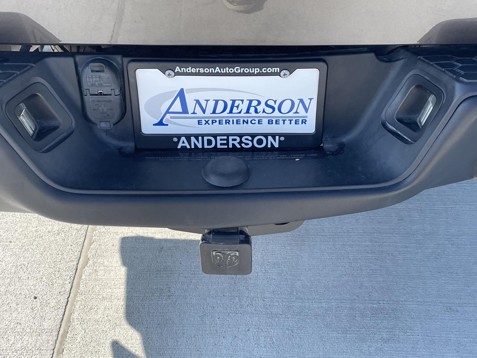 Vehicle photo 23