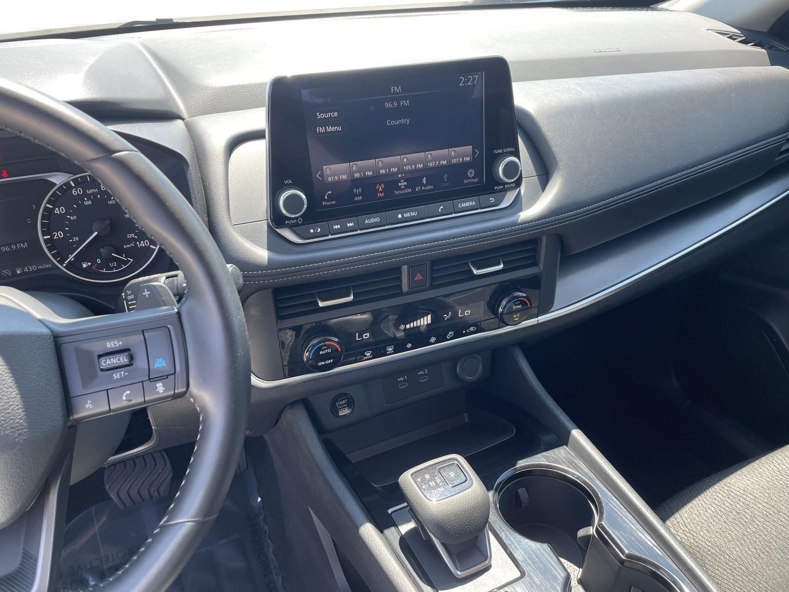Vehicle photo 14