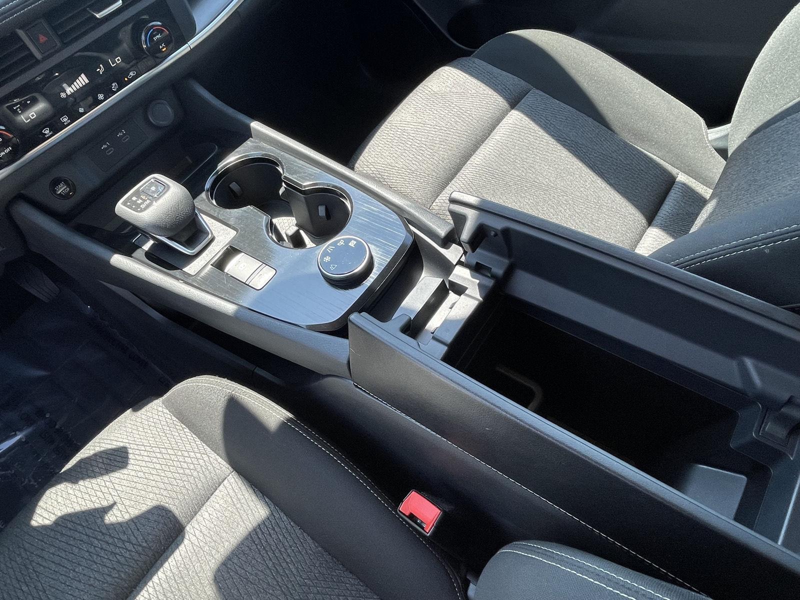 Vehicle photo 15