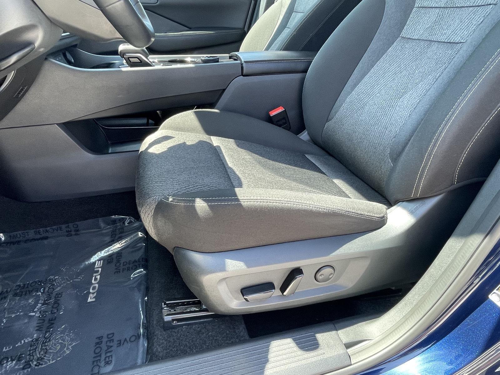 Vehicle photo 16