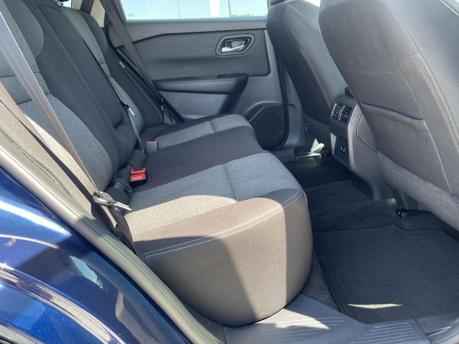 Vehicle photo 17