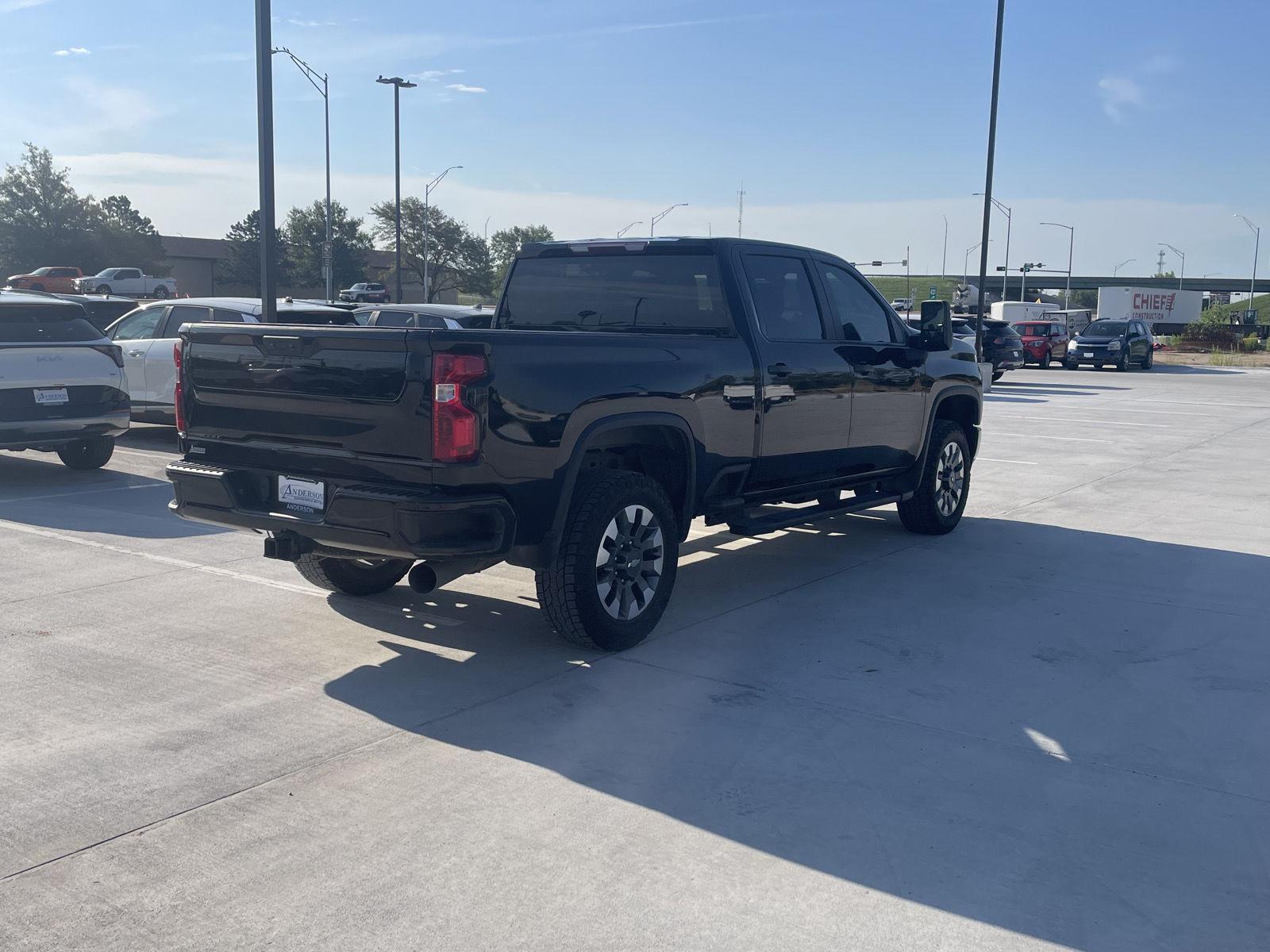 Vehicle photo 6