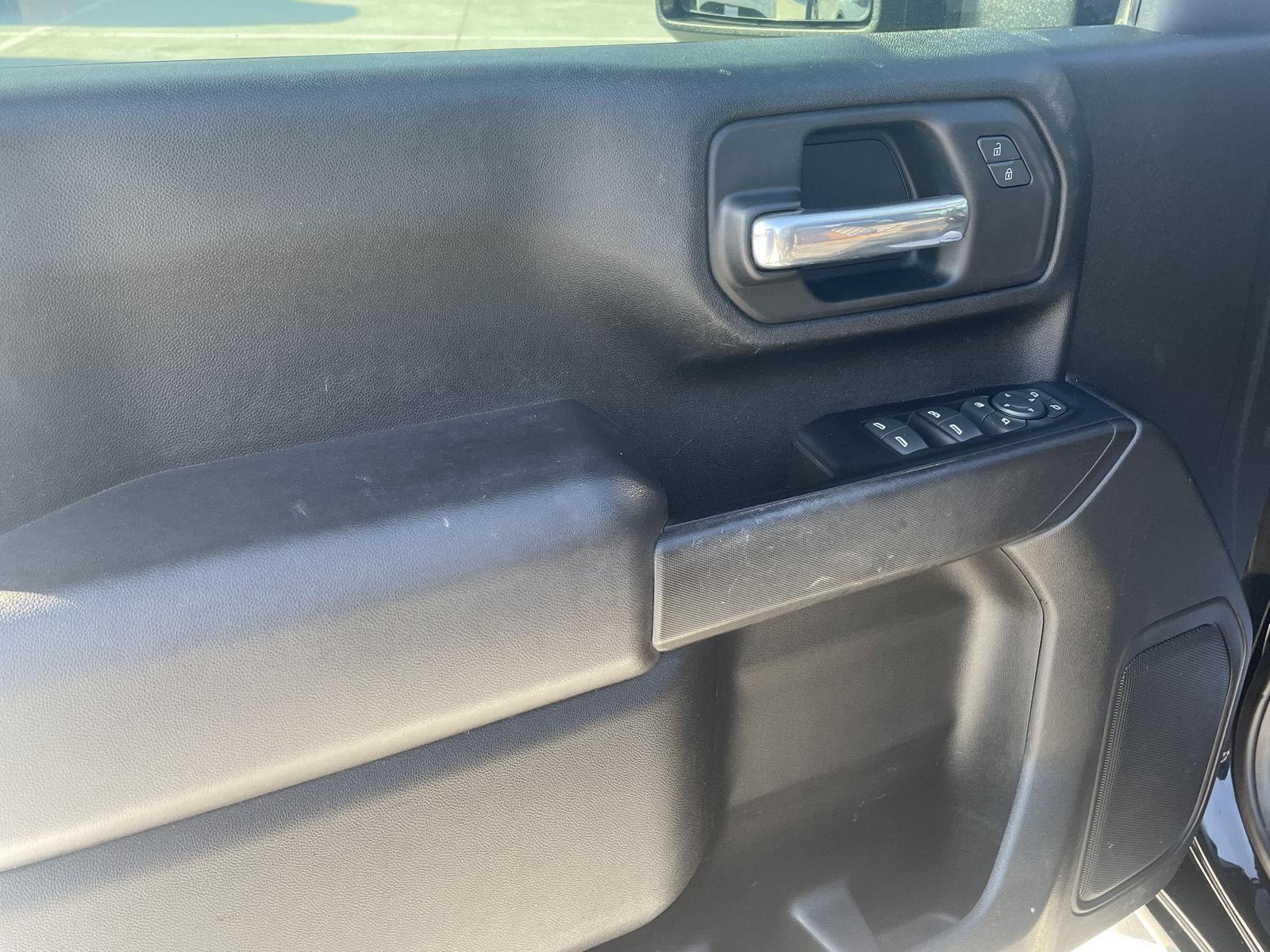 Vehicle photo 11