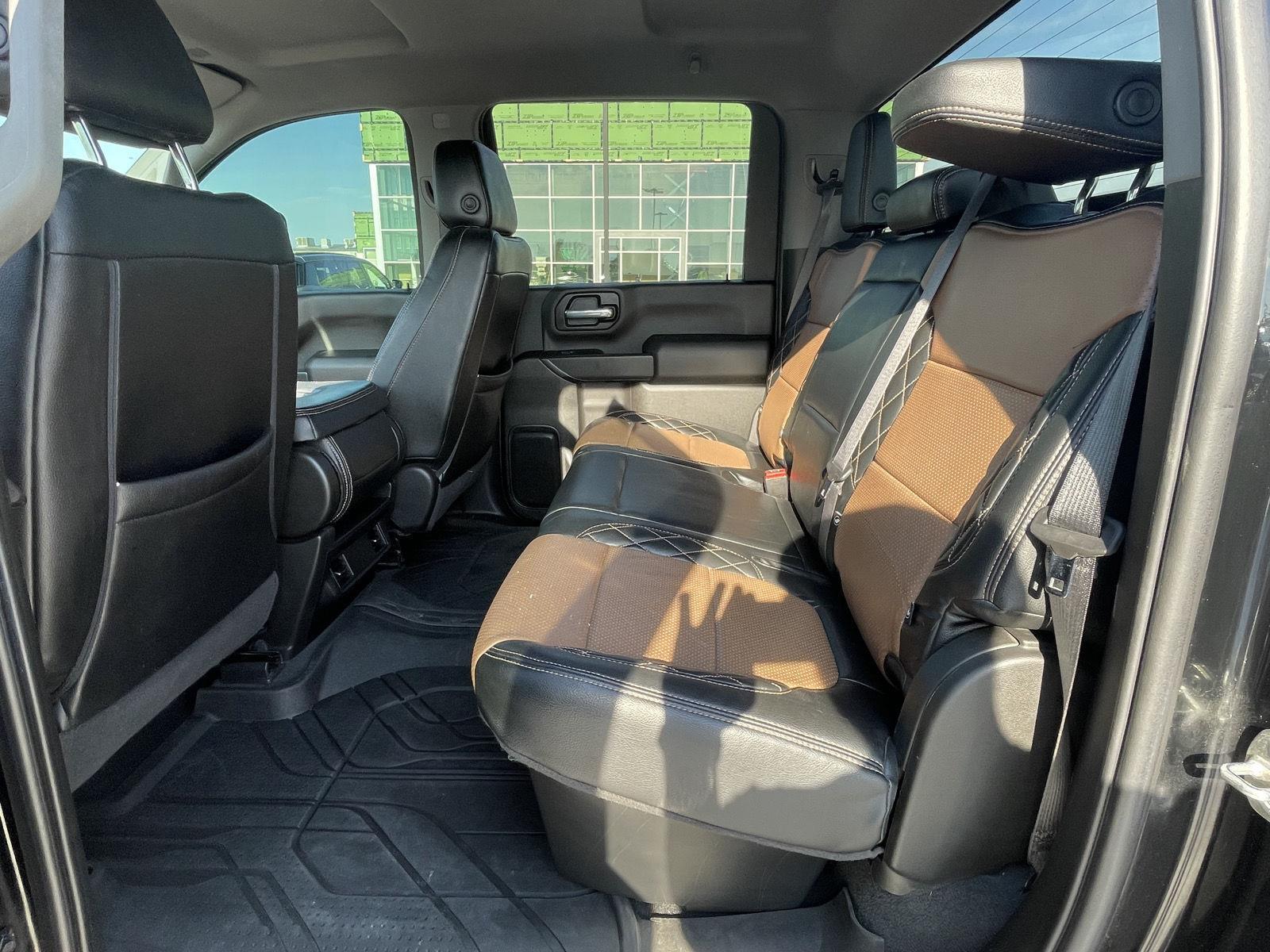 Vehicle photo 14