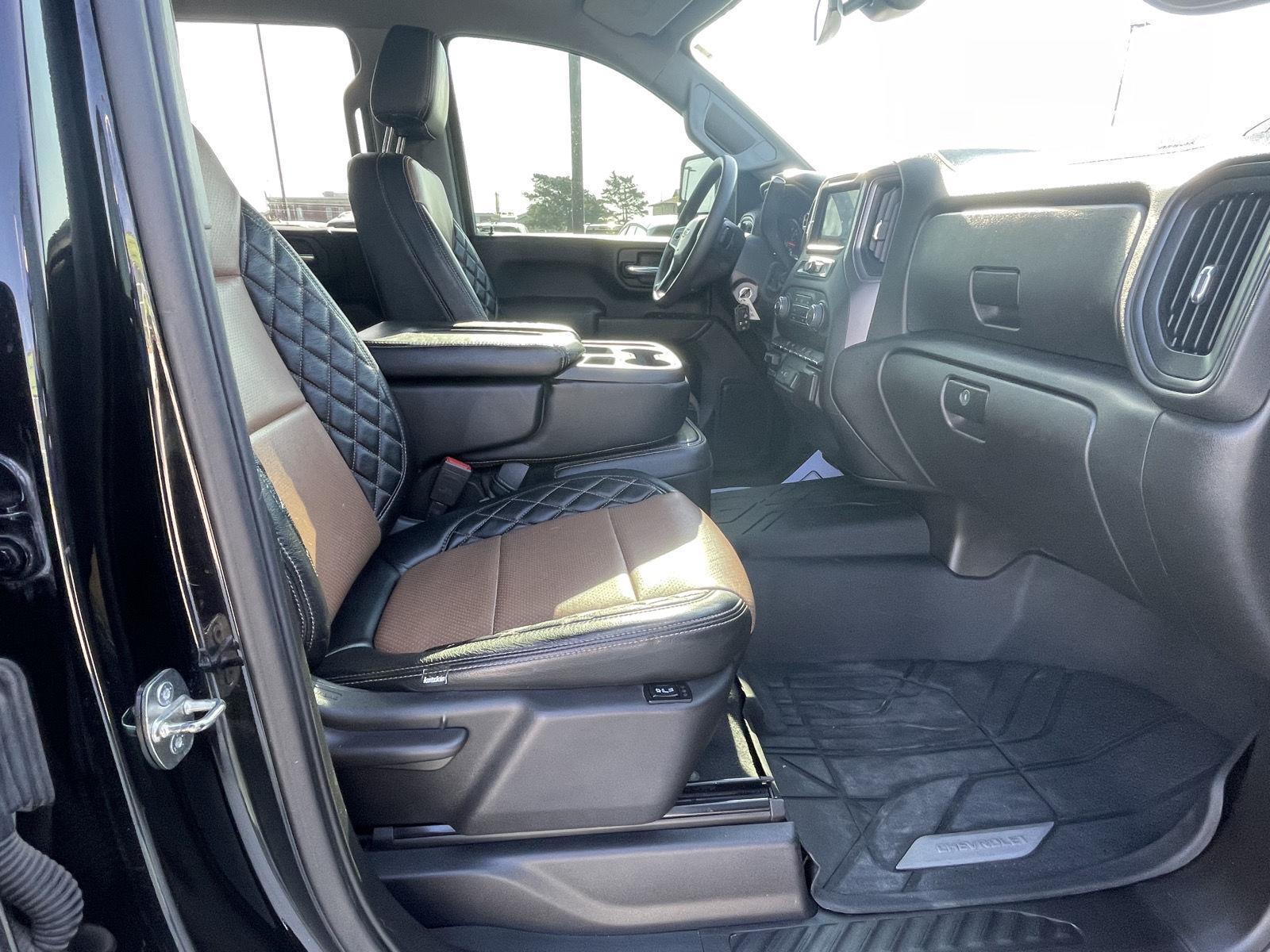 Vehicle photo 16