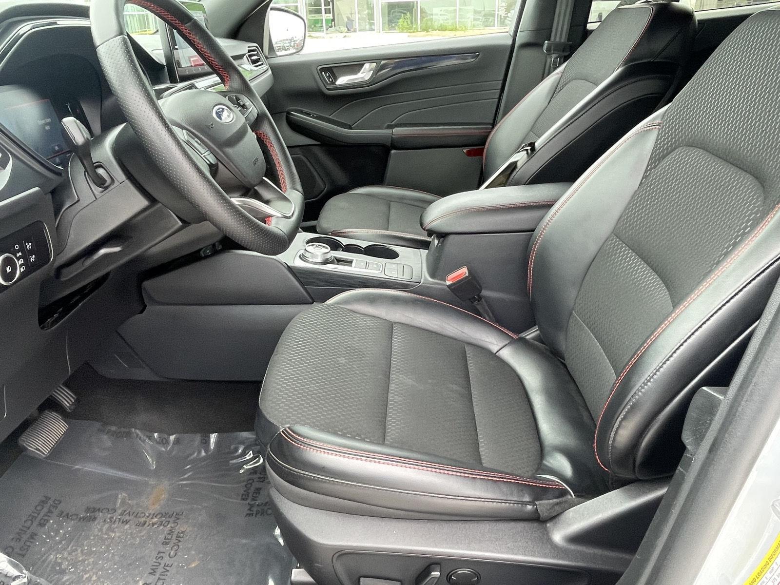 Vehicle photo 12