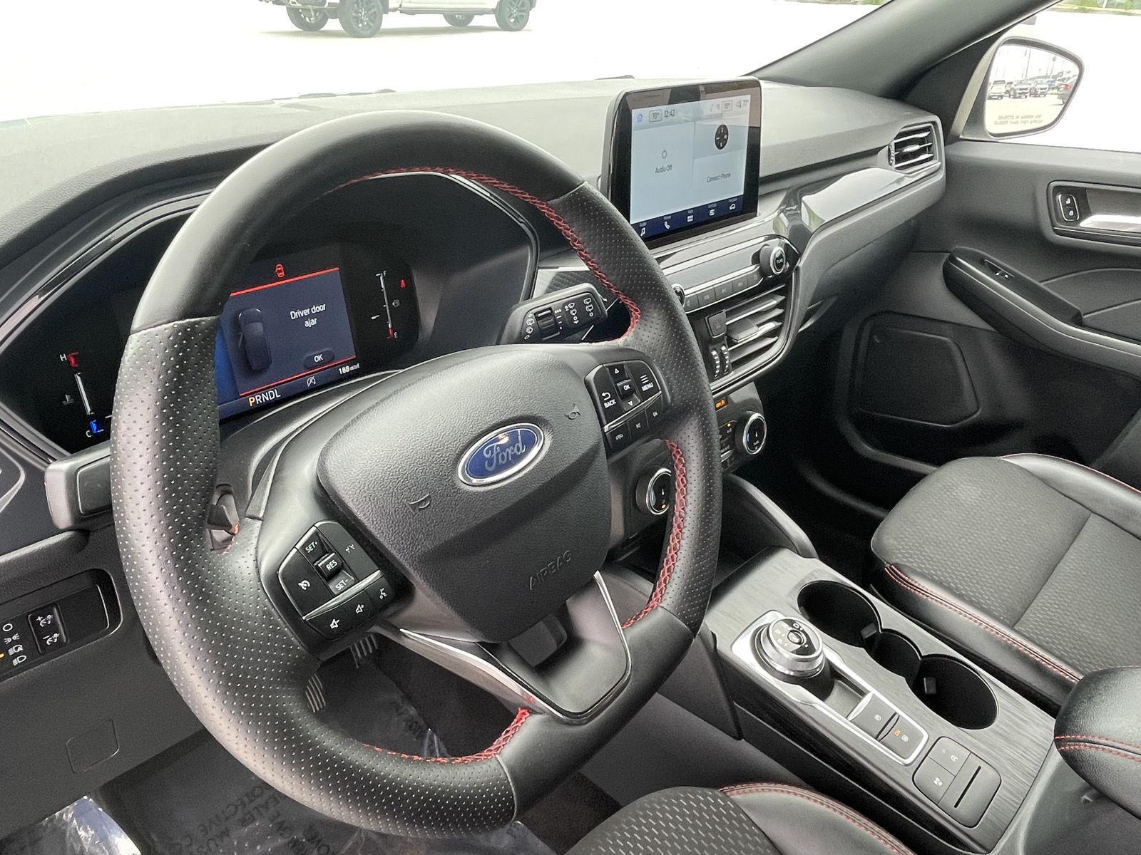 Vehicle photo 13
