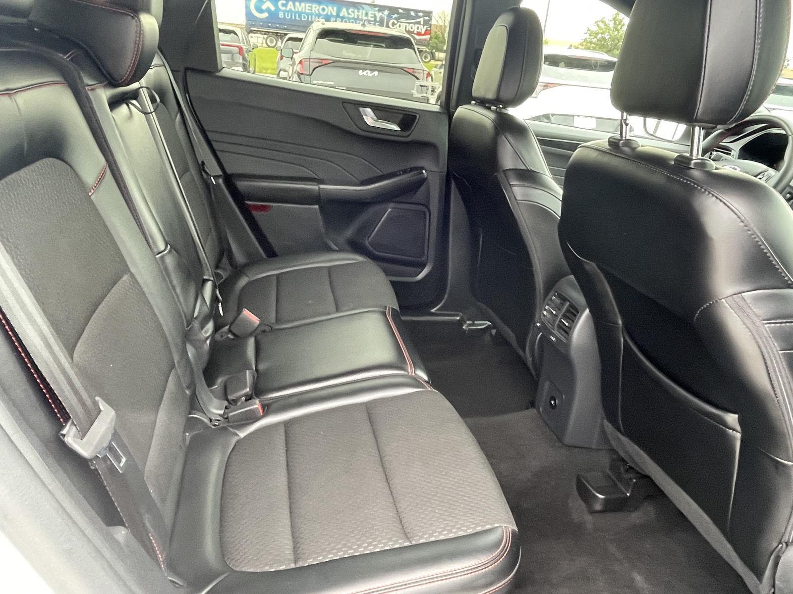 Vehicle photo 16