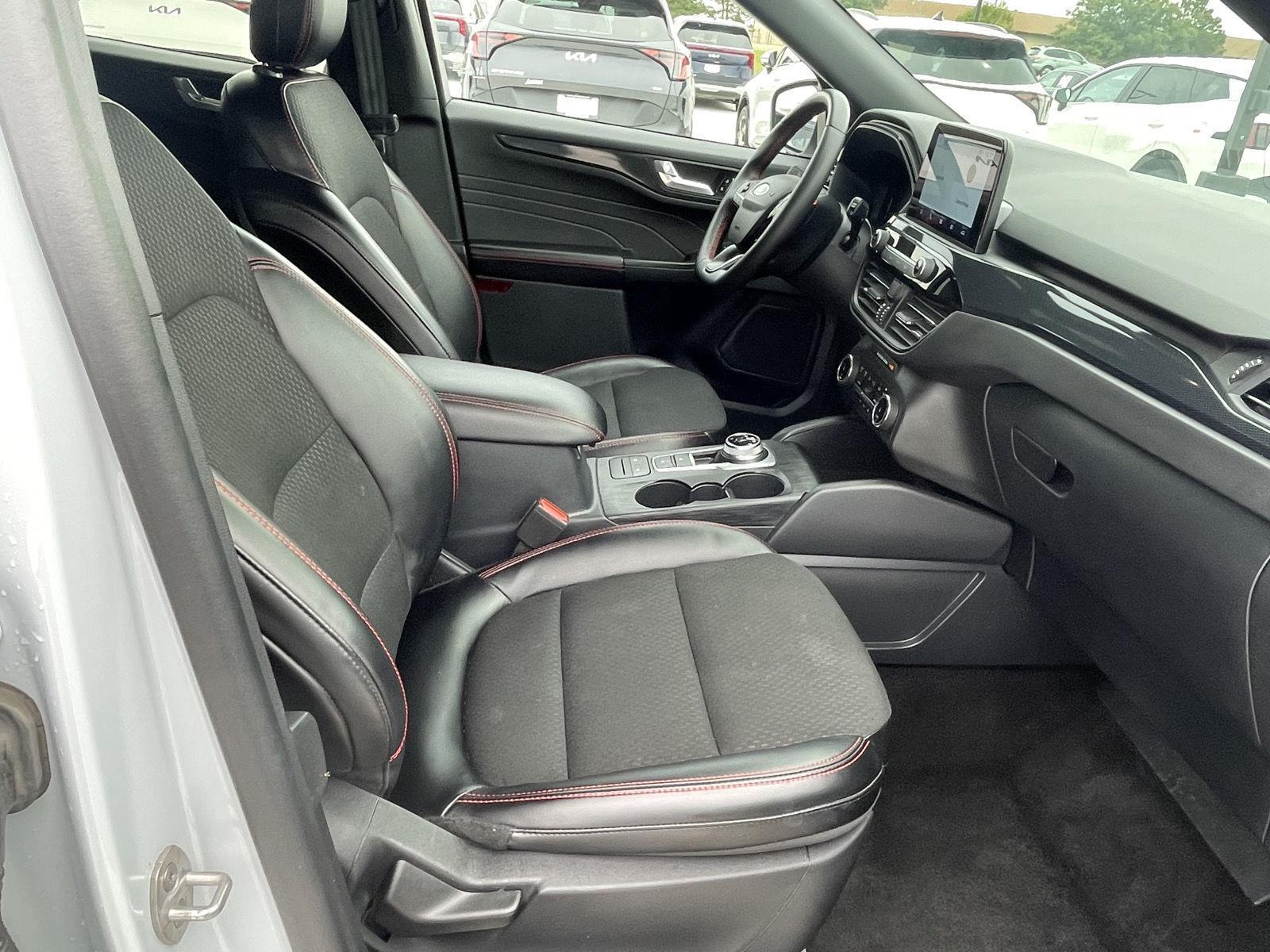 Vehicle photo 17