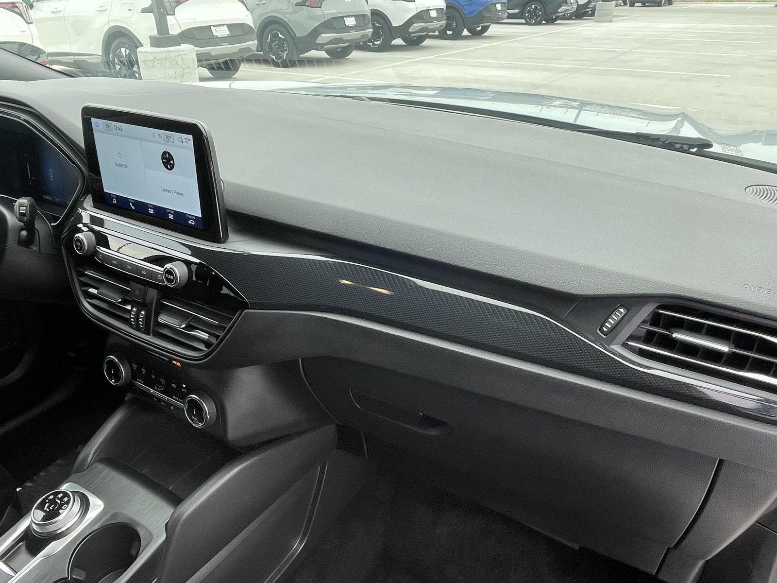 Vehicle photo 18