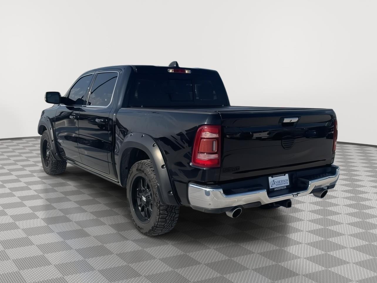 Vehicle photo 4