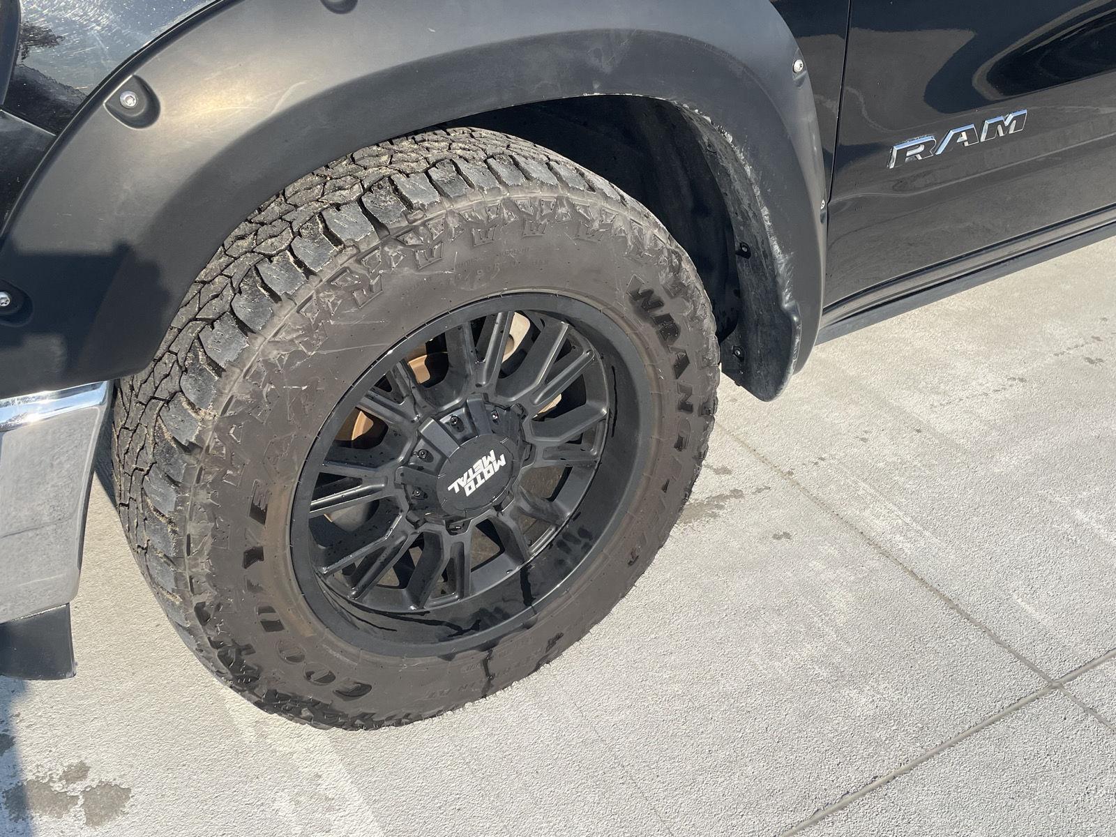 Vehicle photo 10