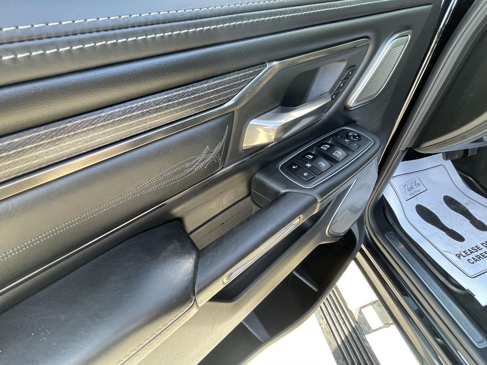 Vehicle photo 12