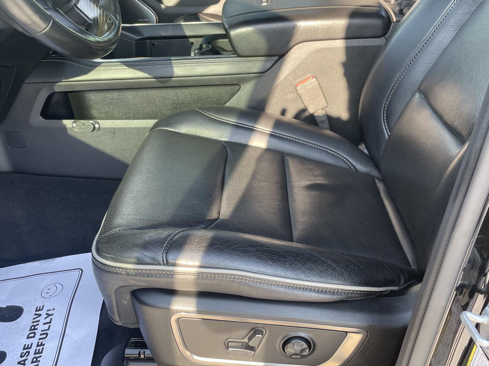 Vehicle photo 13