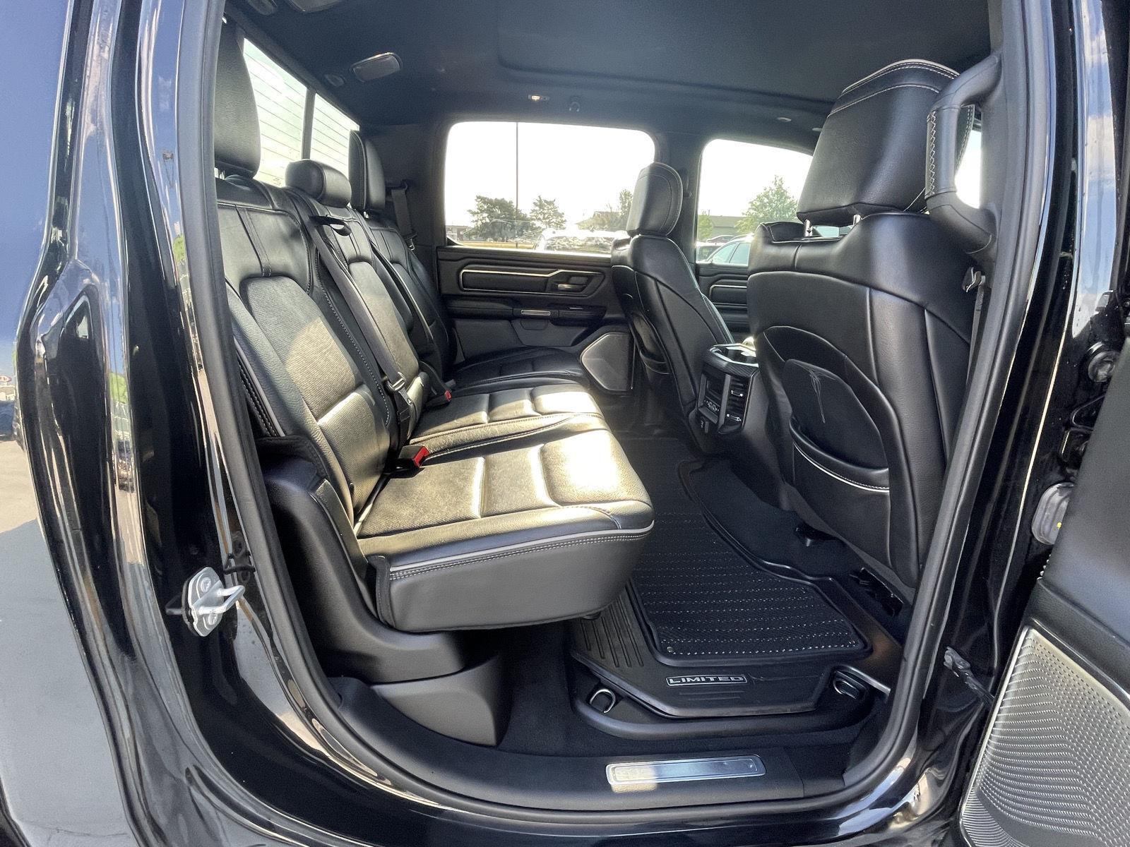 Vehicle photo 16