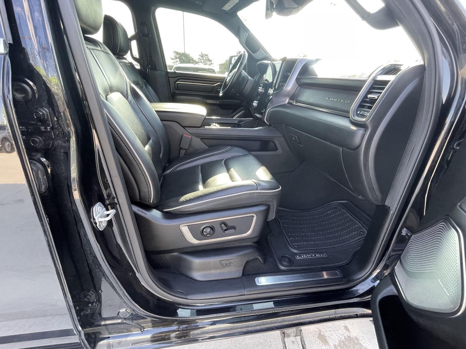 Vehicle photo 17
