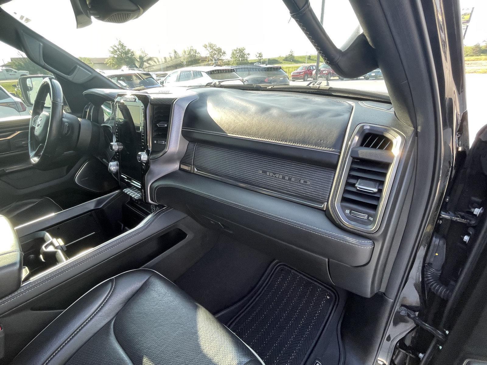 Vehicle photo 18