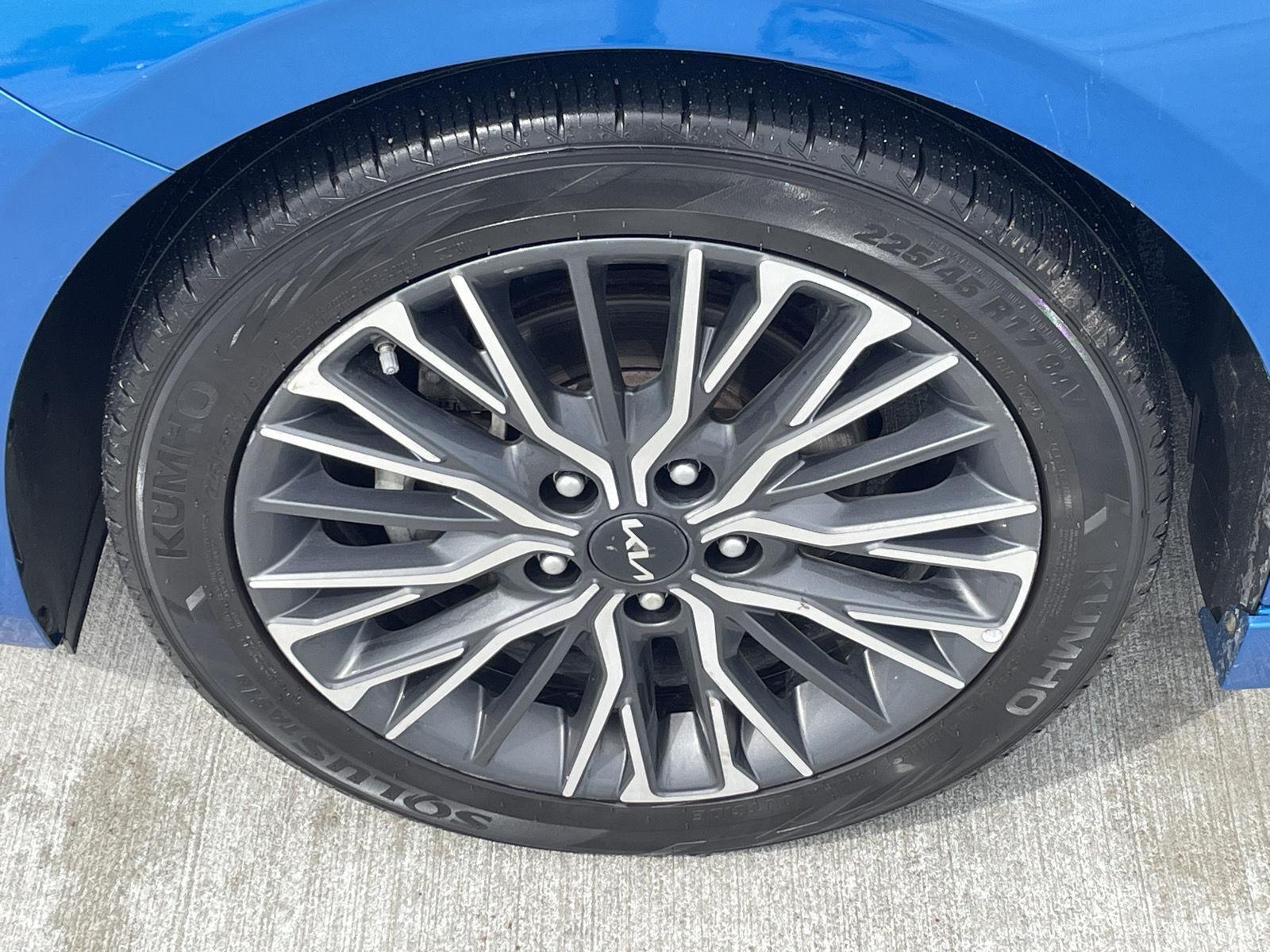 Vehicle photo 10