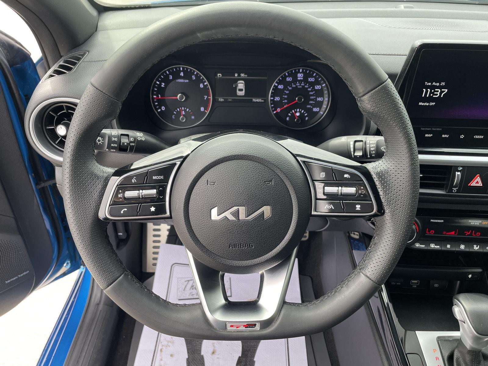 Vehicle photo 12