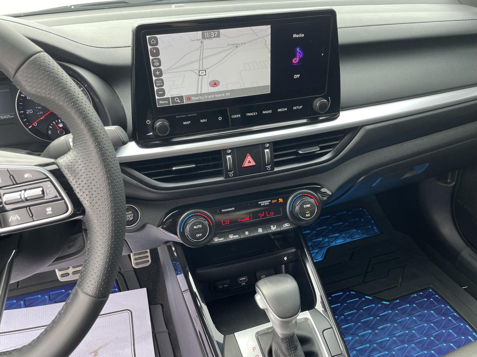 Vehicle photo 13