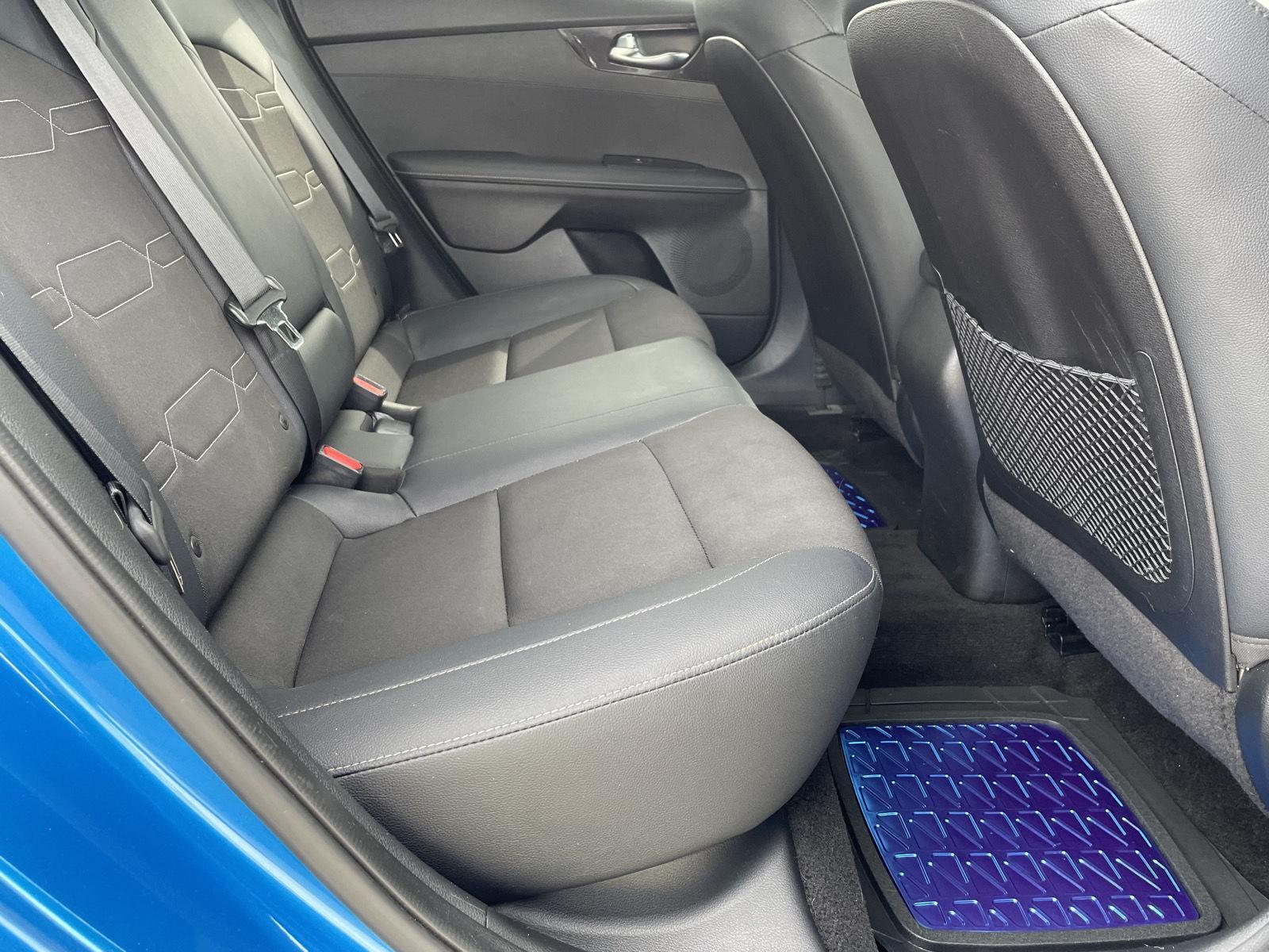 Vehicle photo 16