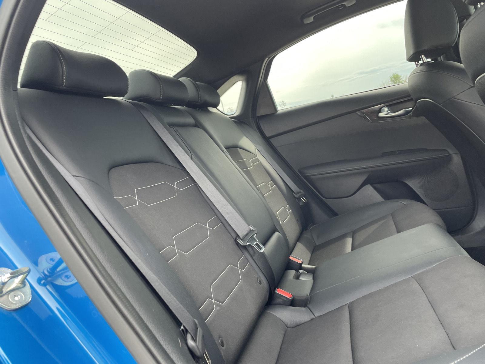 Vehicle photo 17
