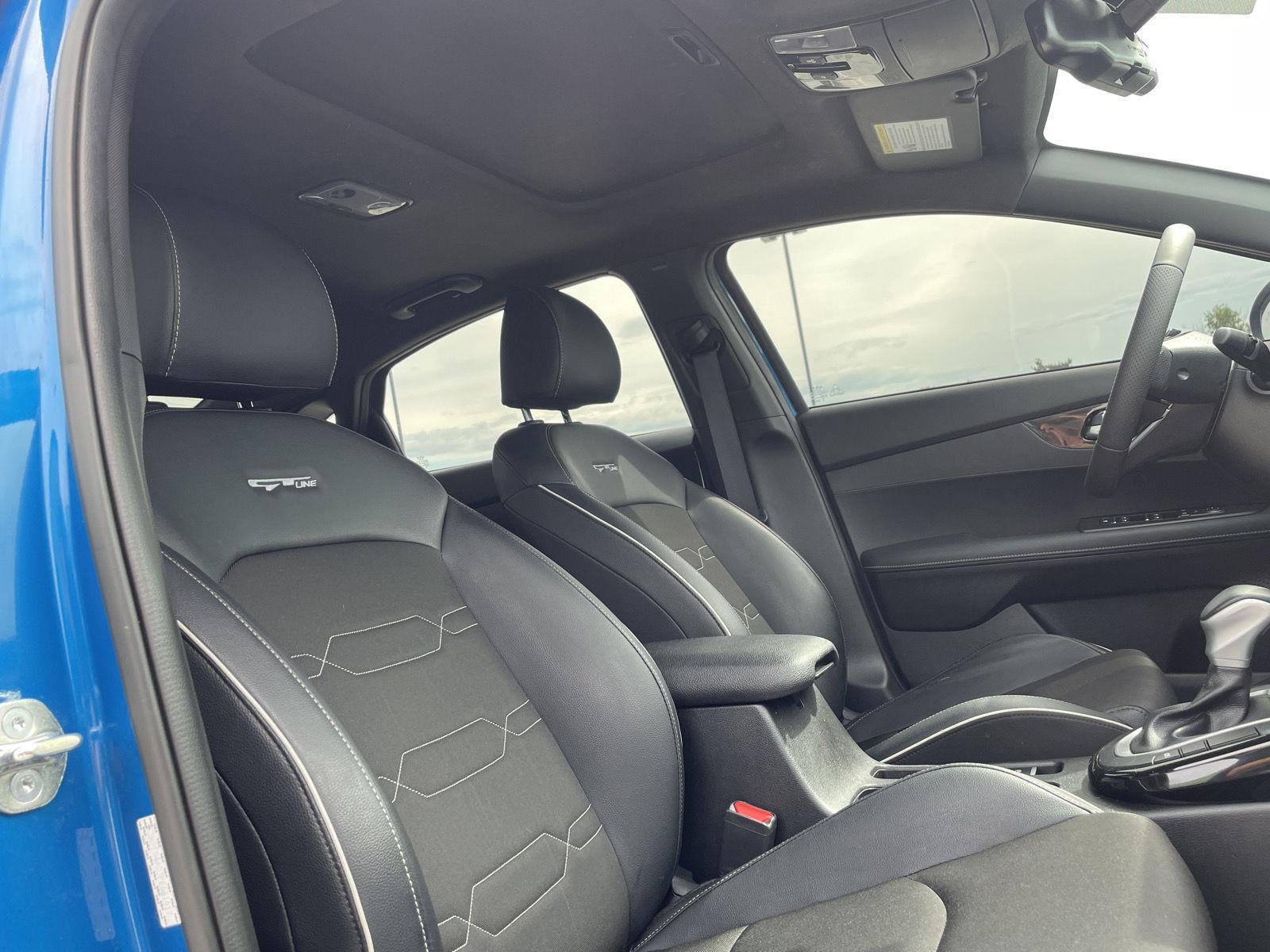Vehicle photo 19