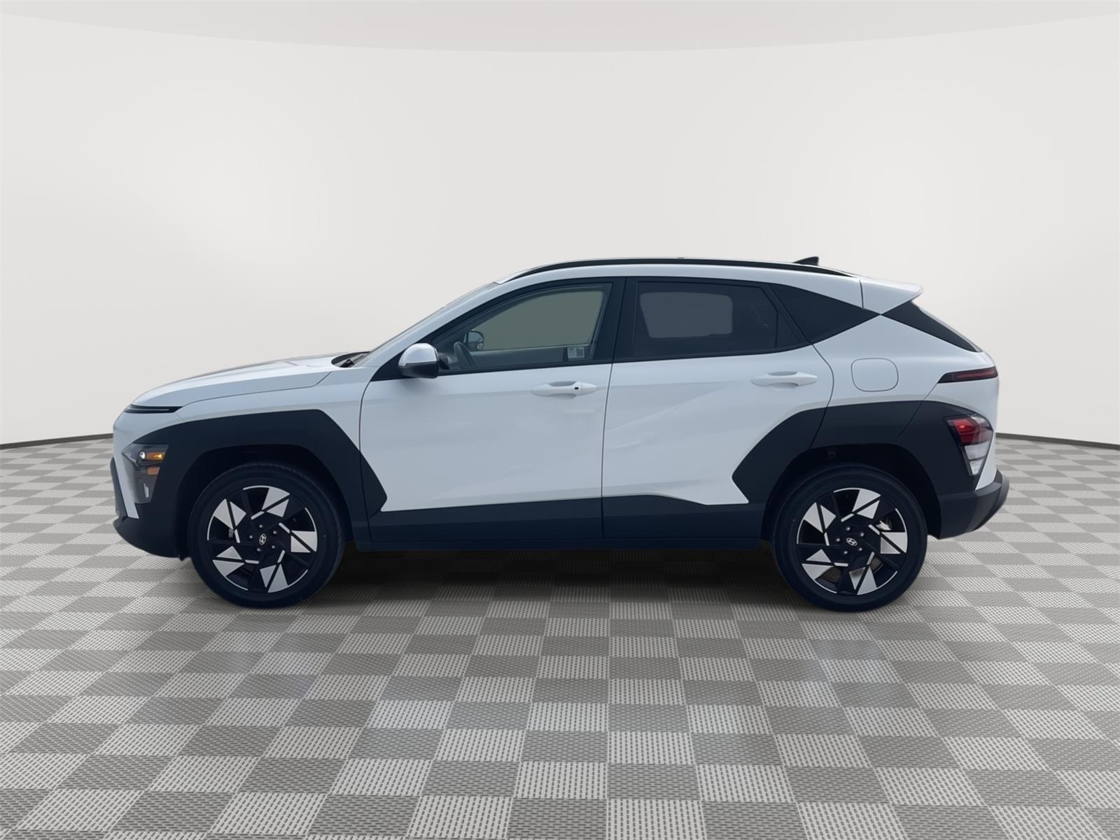 Vehicle photo 2