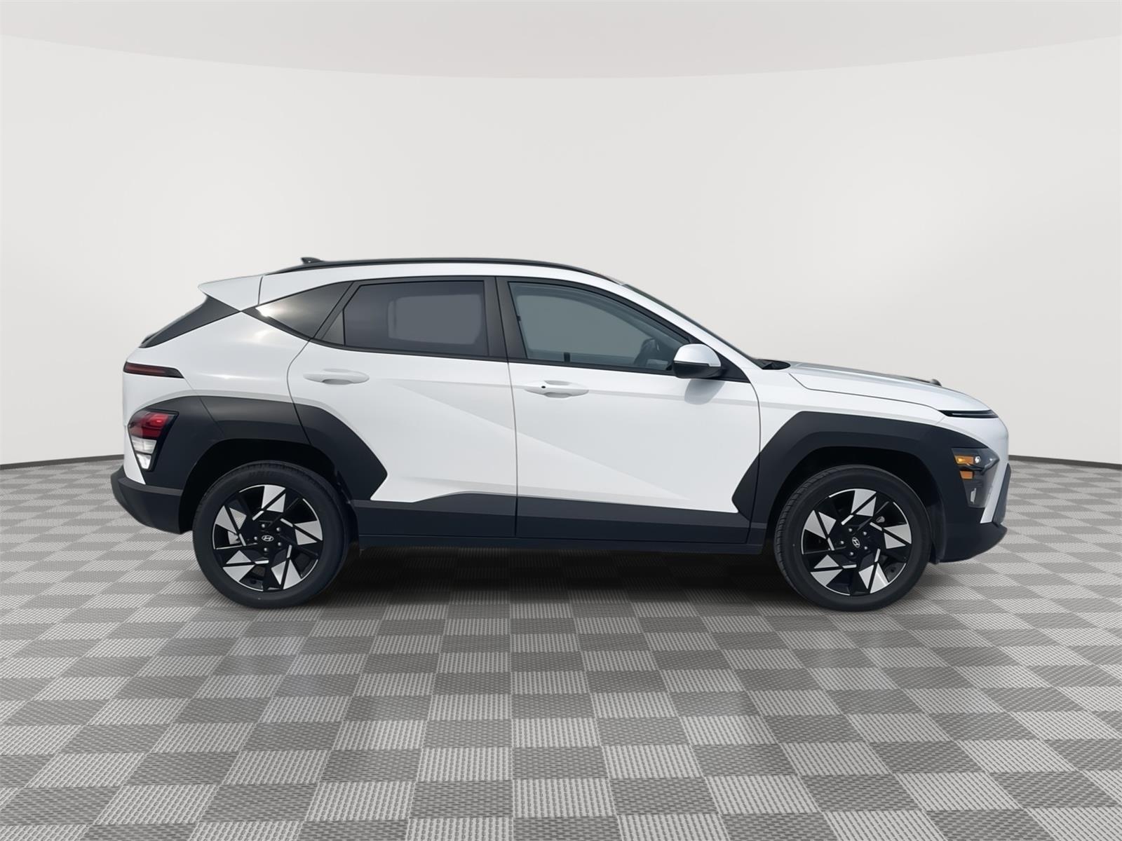 Vehicle photo 7