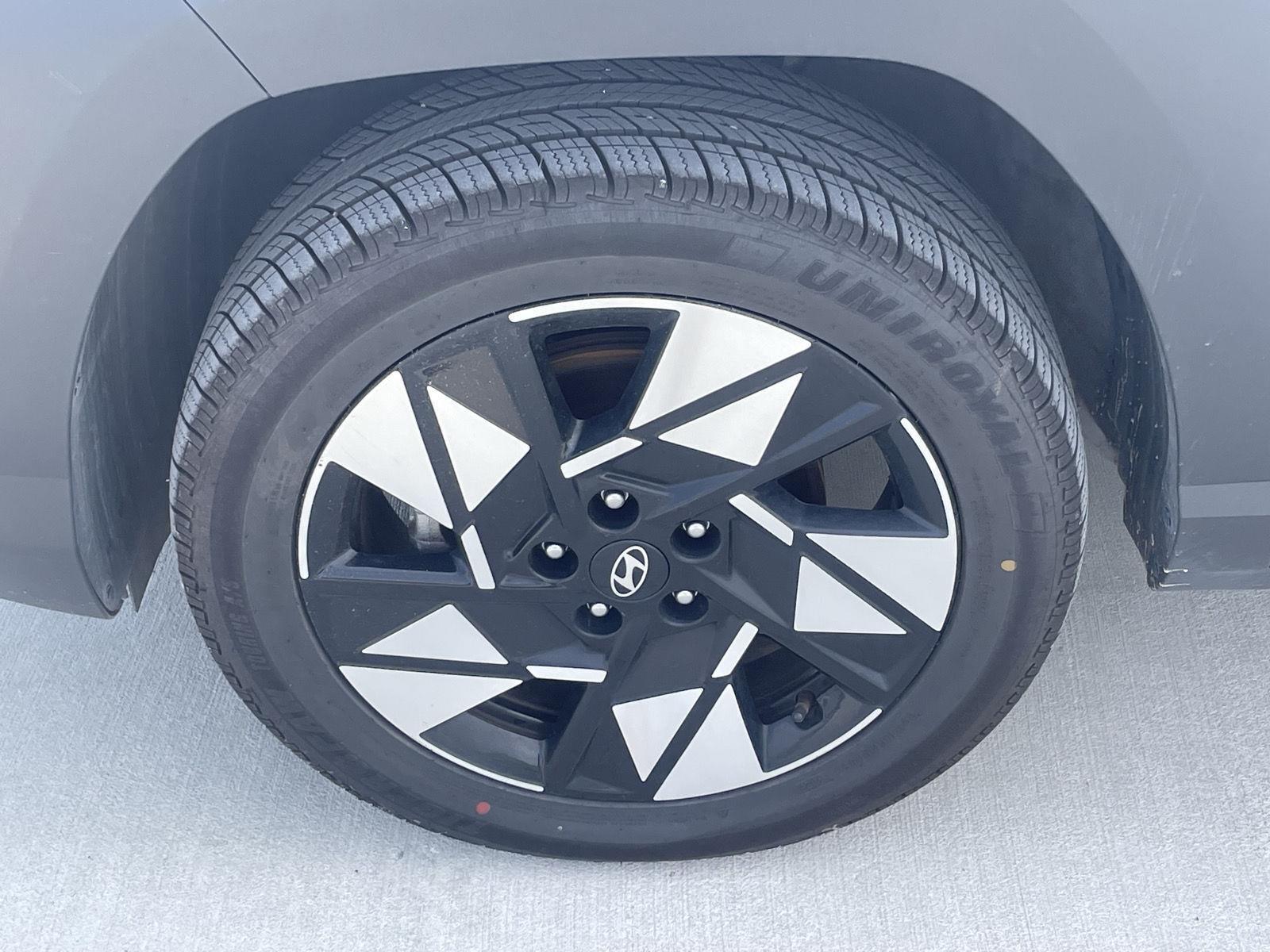 Vehicle photo 10