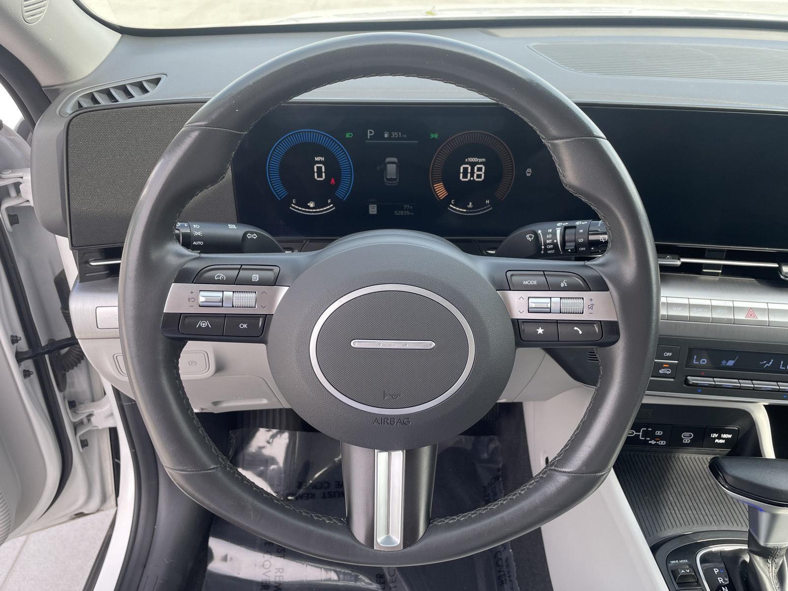 Vehicle photo 13