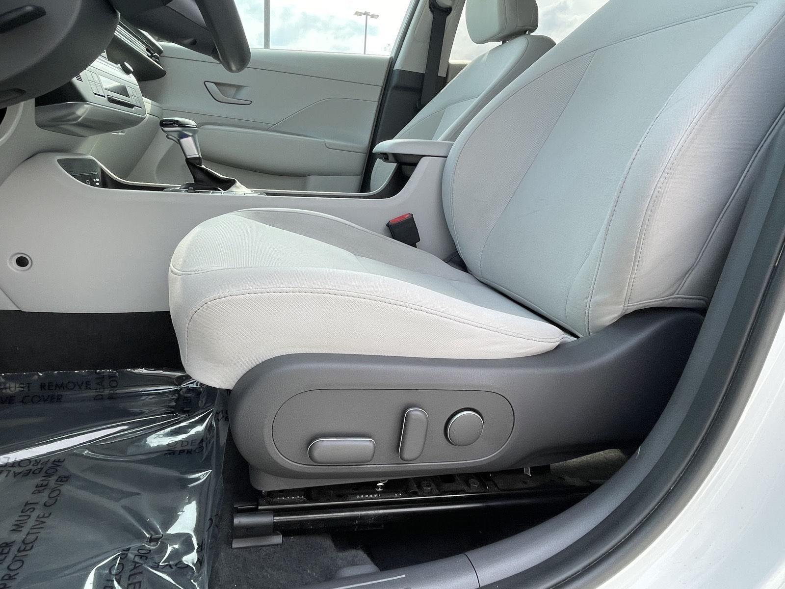 Vehicle photo 17