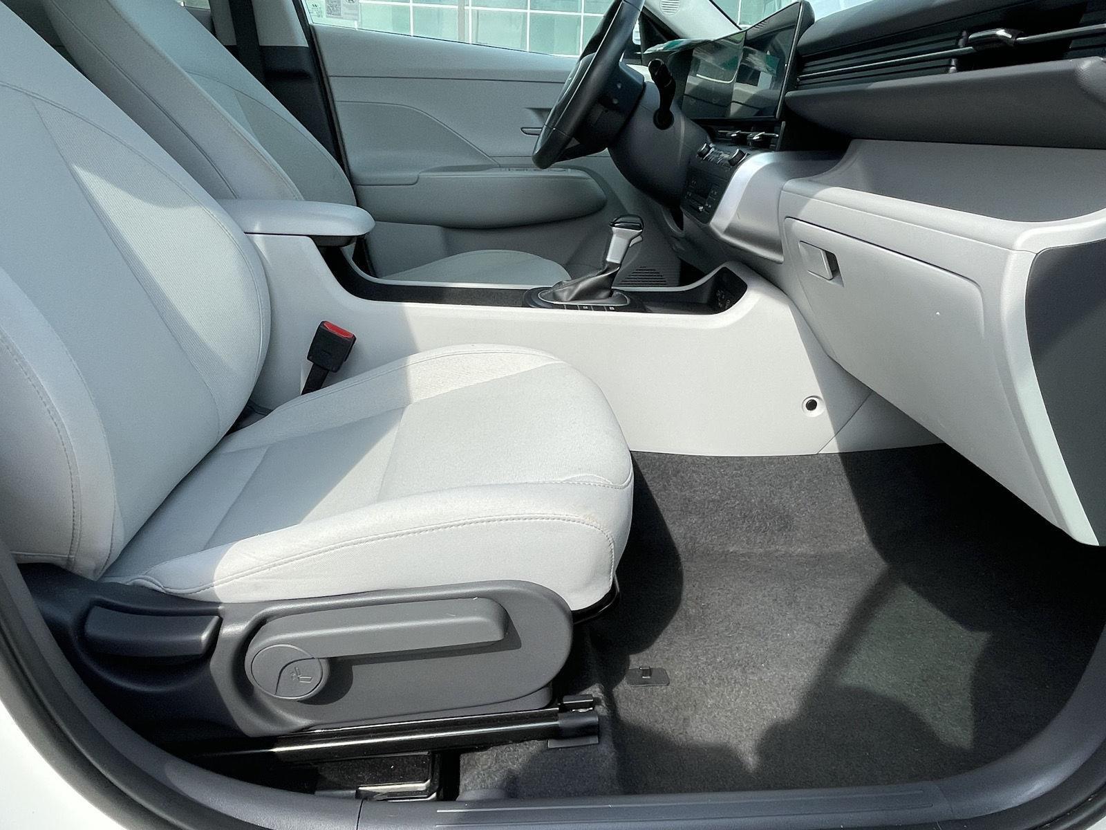 Vehicle photo 20