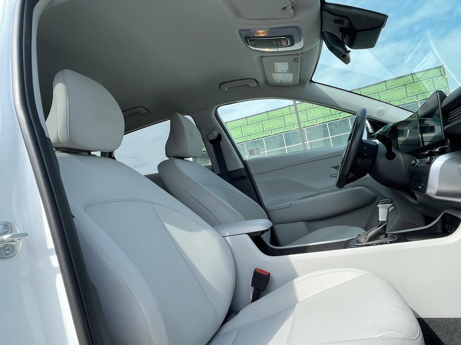 Vehicle photo 21