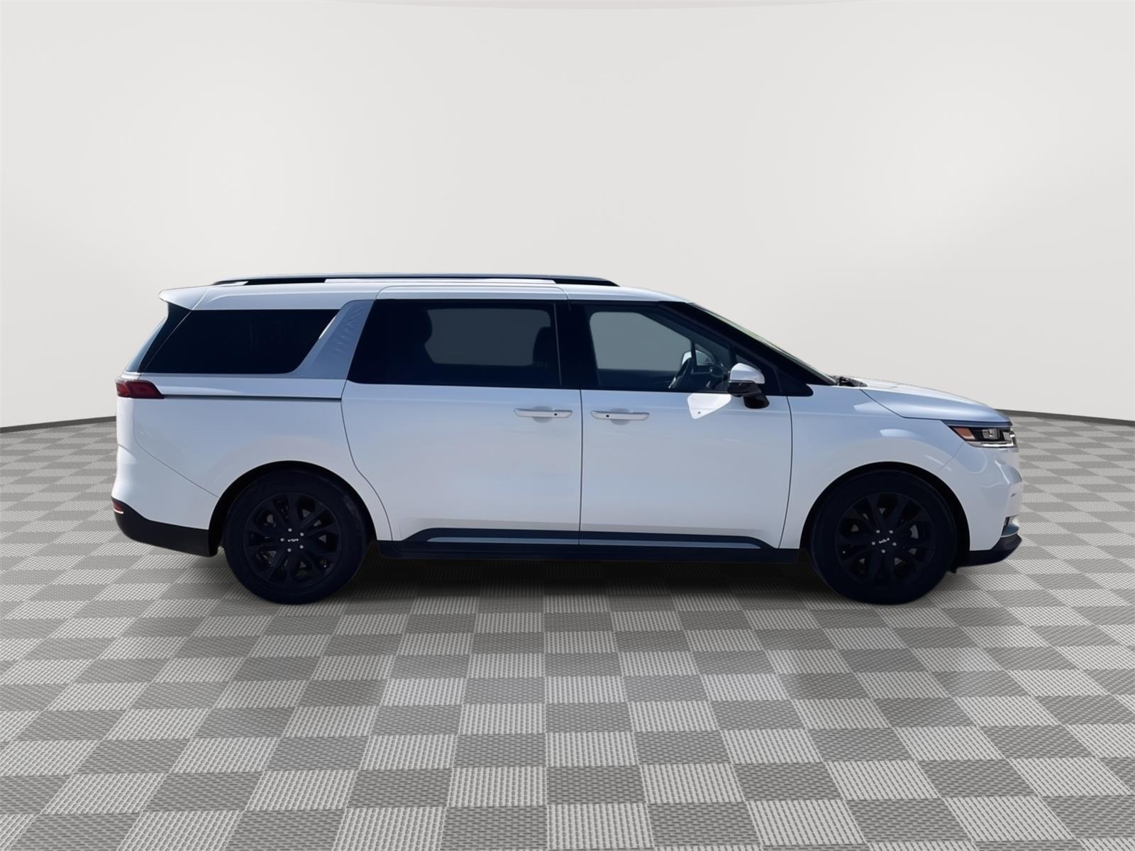 Vehicle photo 7