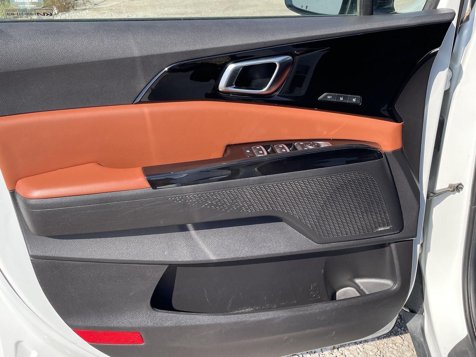 Vehicle photo 12