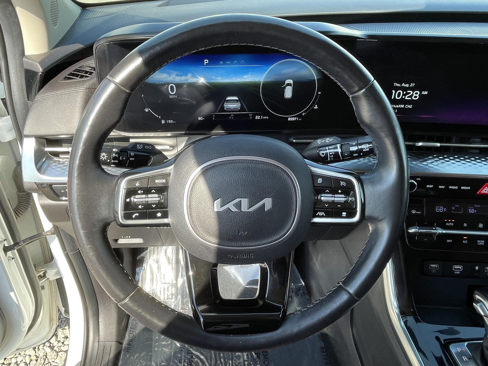 Vehicle photo 13