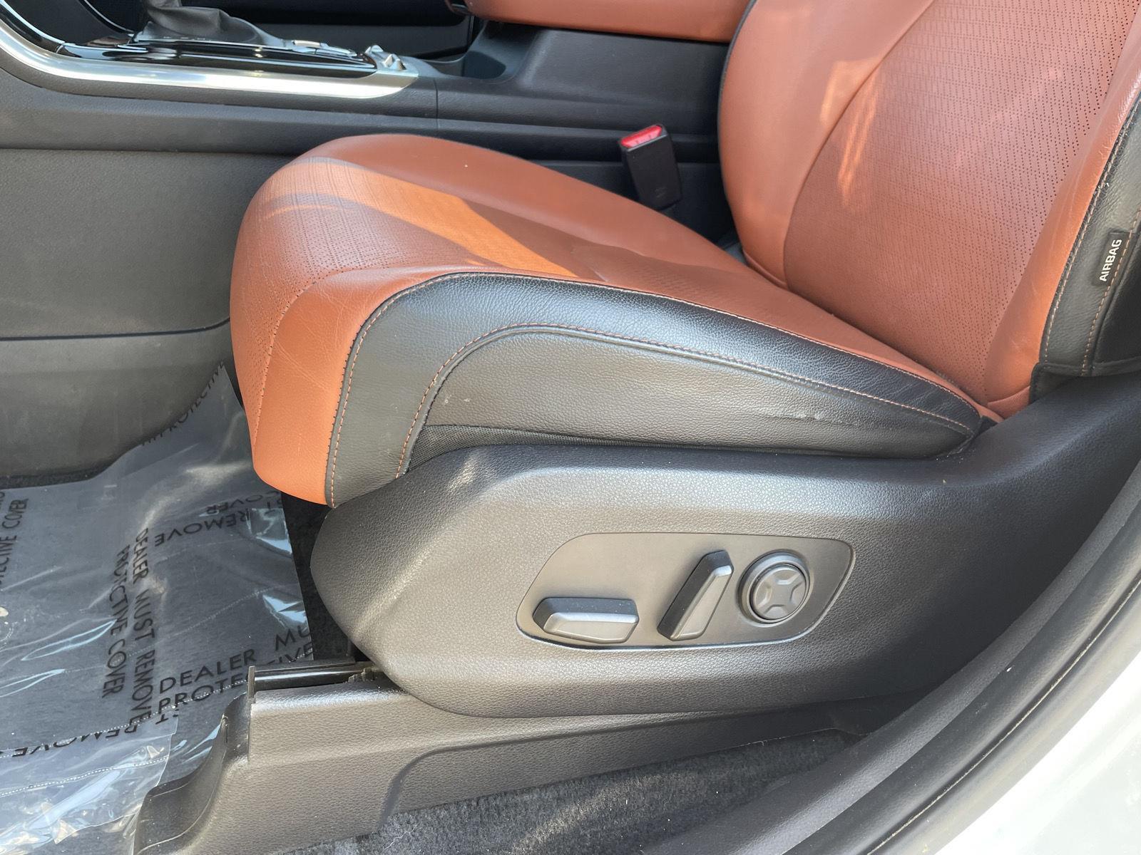 Vehicle photo 17