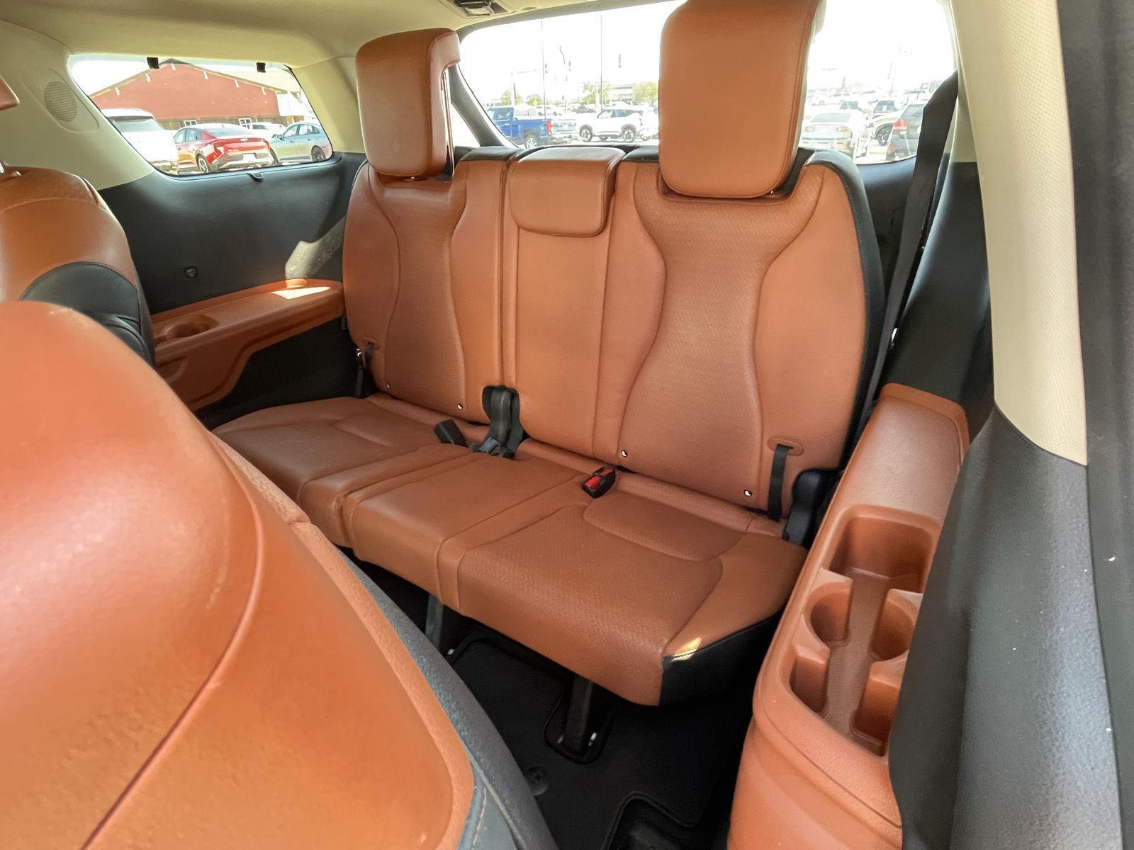 Vehicle photo 18