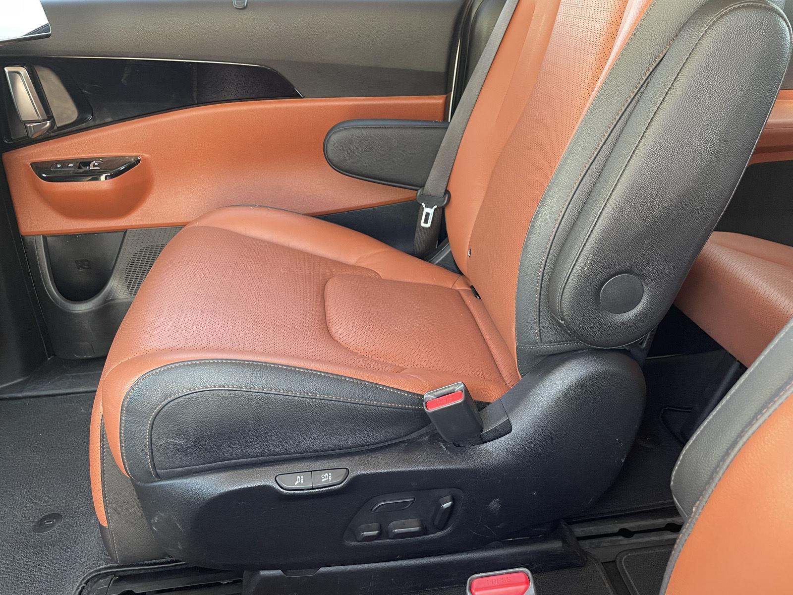 Vehicle photo 19