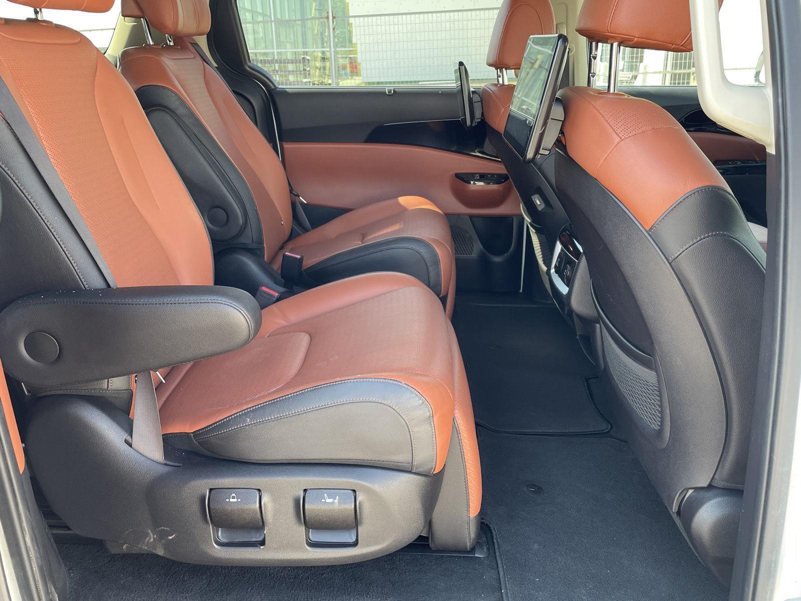 Vehicle photo 22