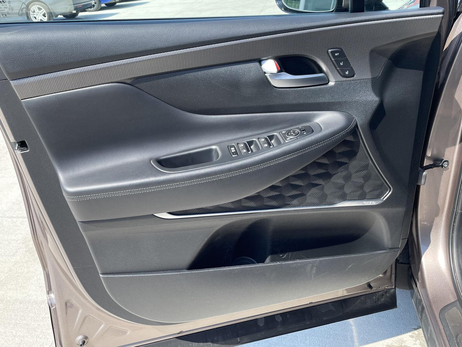 Vehicle photo 11