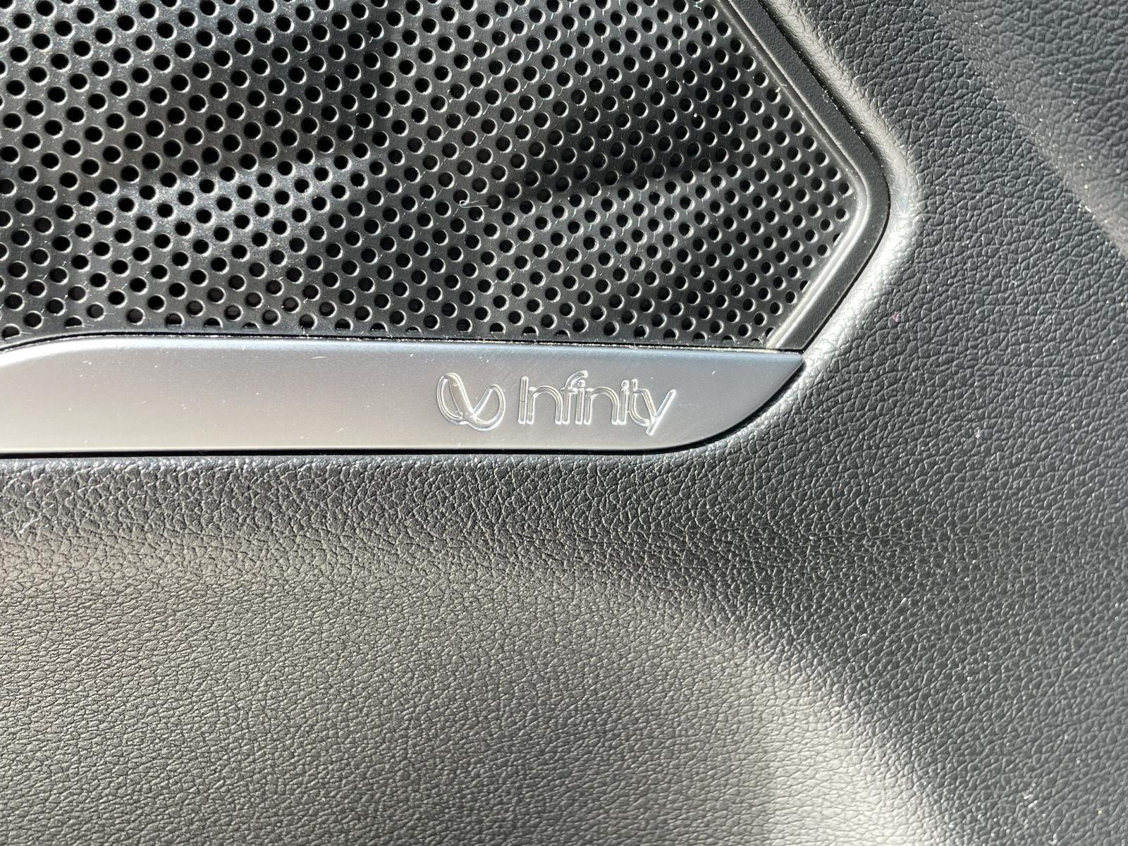 Vehicle photo 13