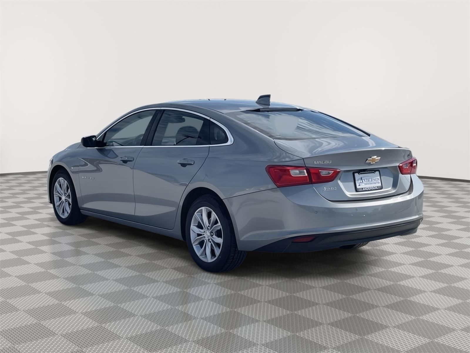 Vehicle photo 4