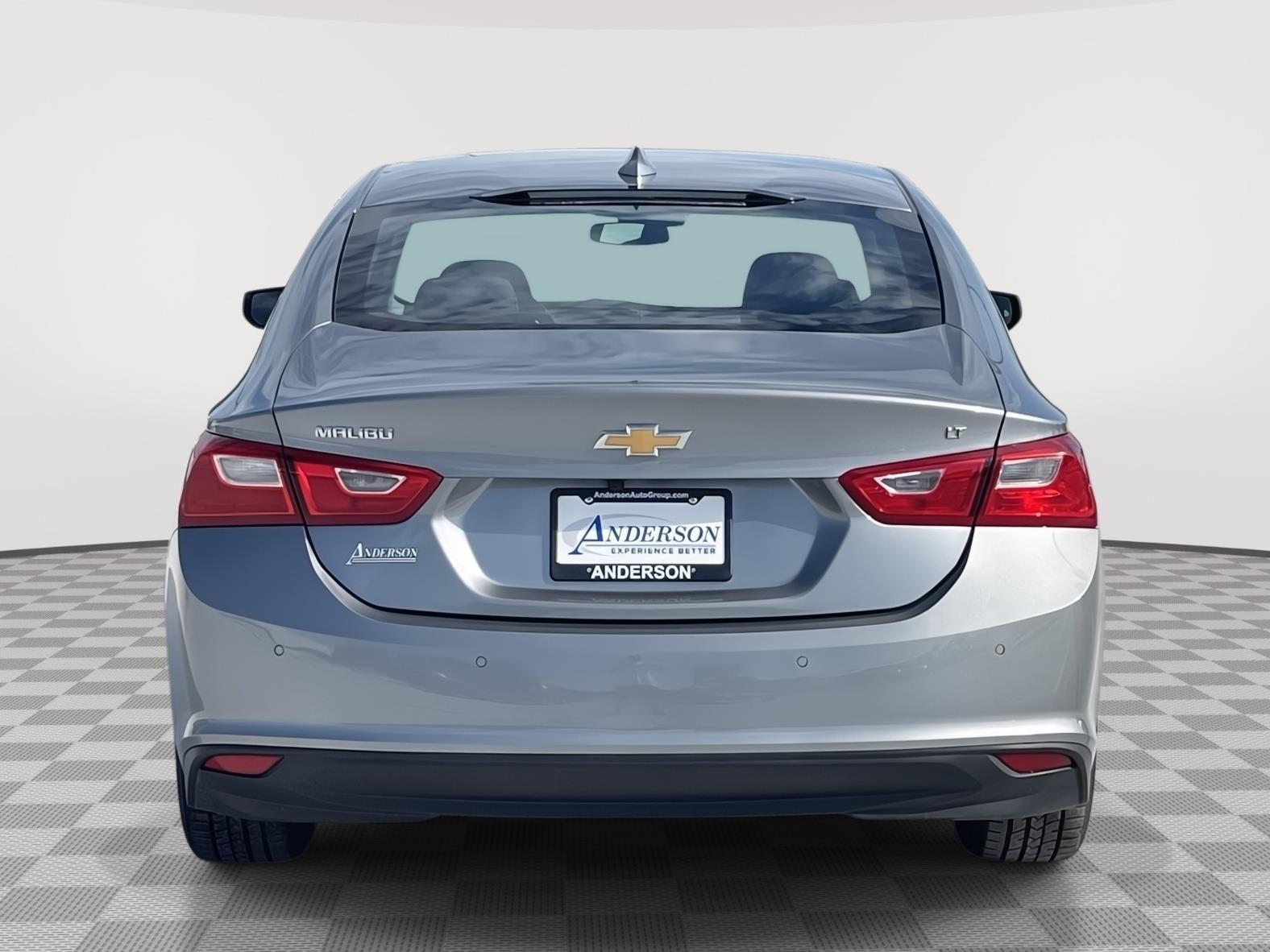 Vehicle photo 5